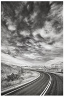 Decorativo blanco y negro, paisaje curva carretera